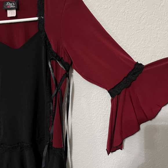 dare to wear black and burgundy long sleeve corset top - Picture 2 of 4